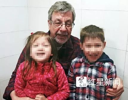 悲剧家庭悲剧事，爷爷女友带走2岁孙子，抛弃只为泄愤，人性何在？